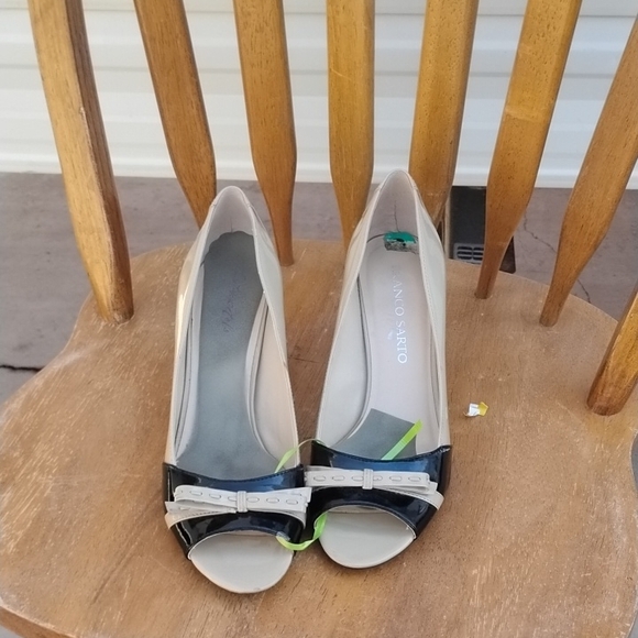 Franco Sarto Black and Cream Heels with Stylish Bow Accent - Picture 1 of 3
